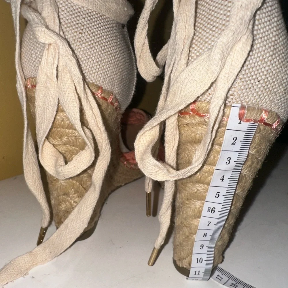 JustFab Women's Coral Espadrilles size 7.    (106)